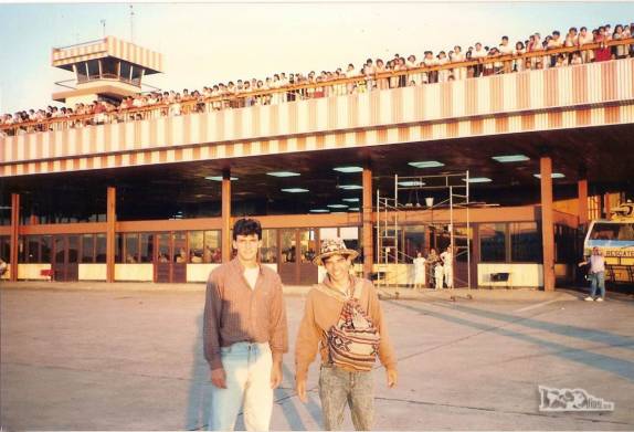 Chegando no aeroporto de Iquitos, no meio da amazônia peruana (foto de Julho de 1990)